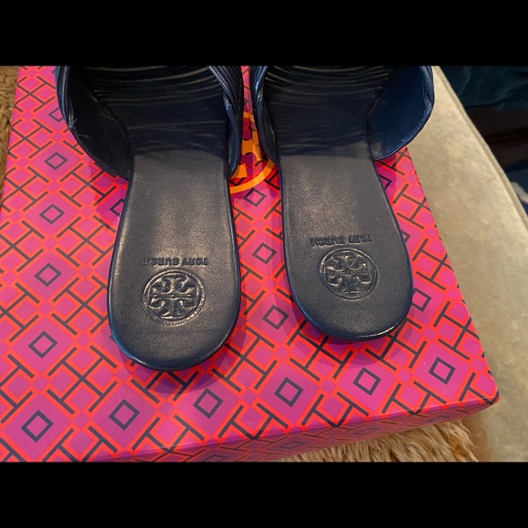 Tory Burch sienna flat slide 8.5 - Picture 3 of 6